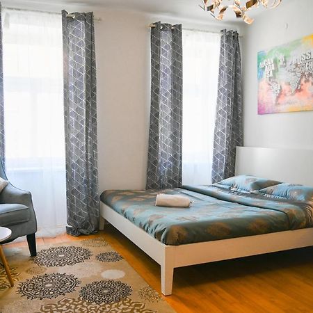 Backpacker Apartment Bahnhof Vienna Exterior photo
