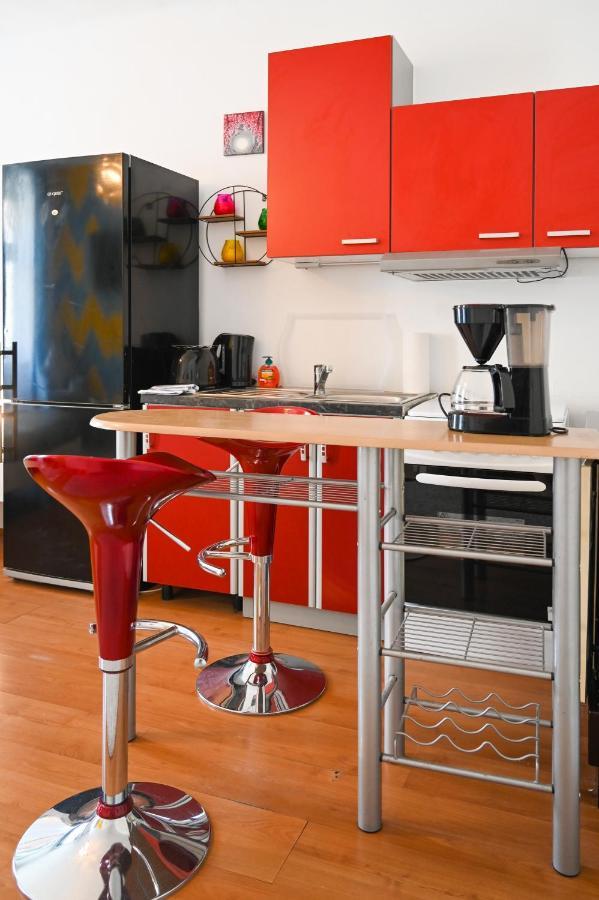 Backpacker Apartment Bahnhof Vienna Exterior photo